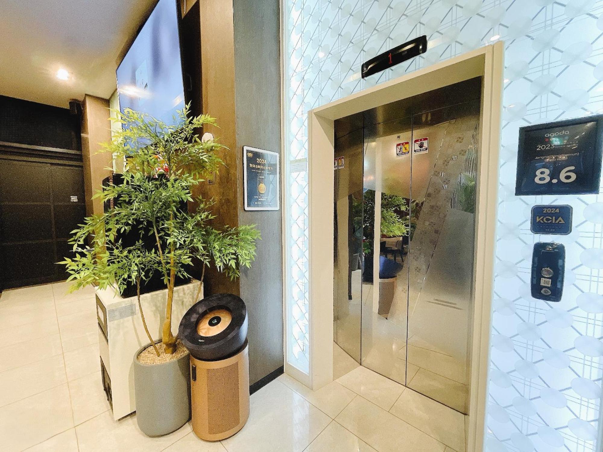 Jongno Lumia Tourist Hotel Seoul Exterior photo